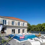 Nice Home In Sucuraj With Wifi